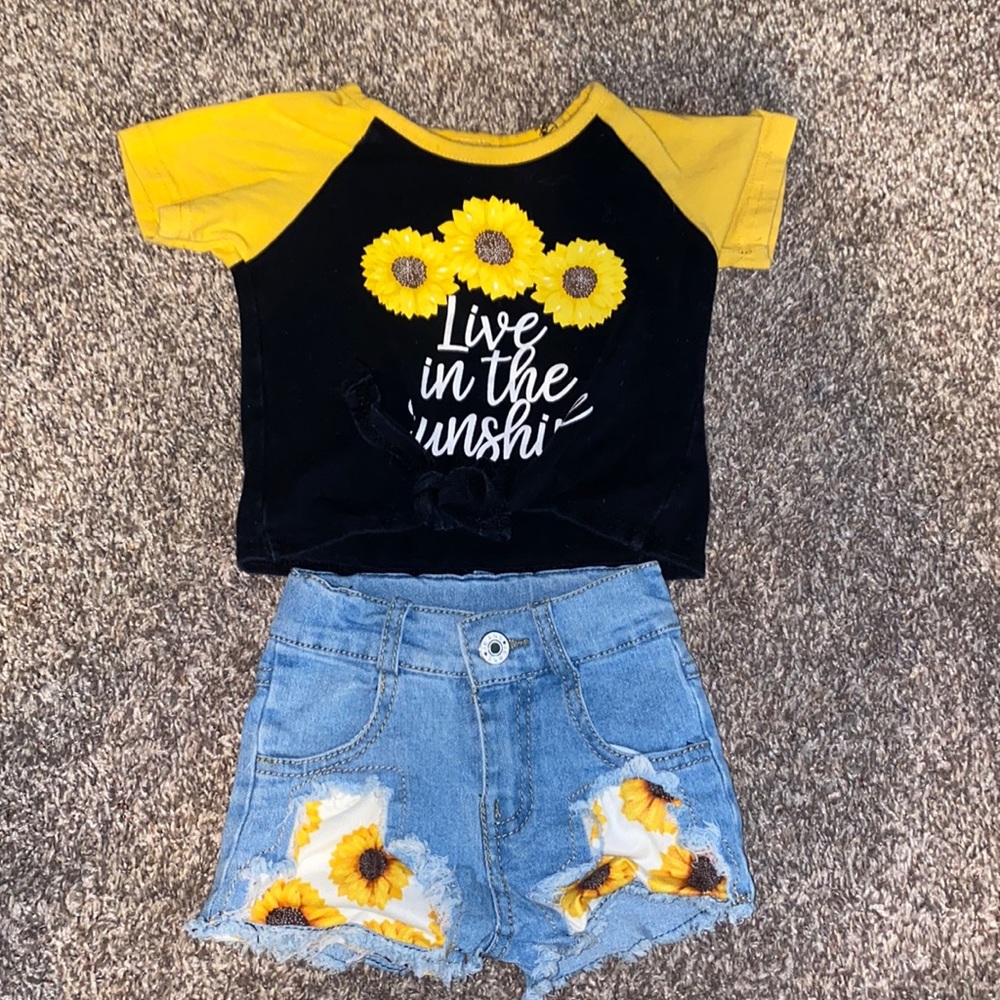5/$25 Cute 18 month Sunflower outfit Jean shorts